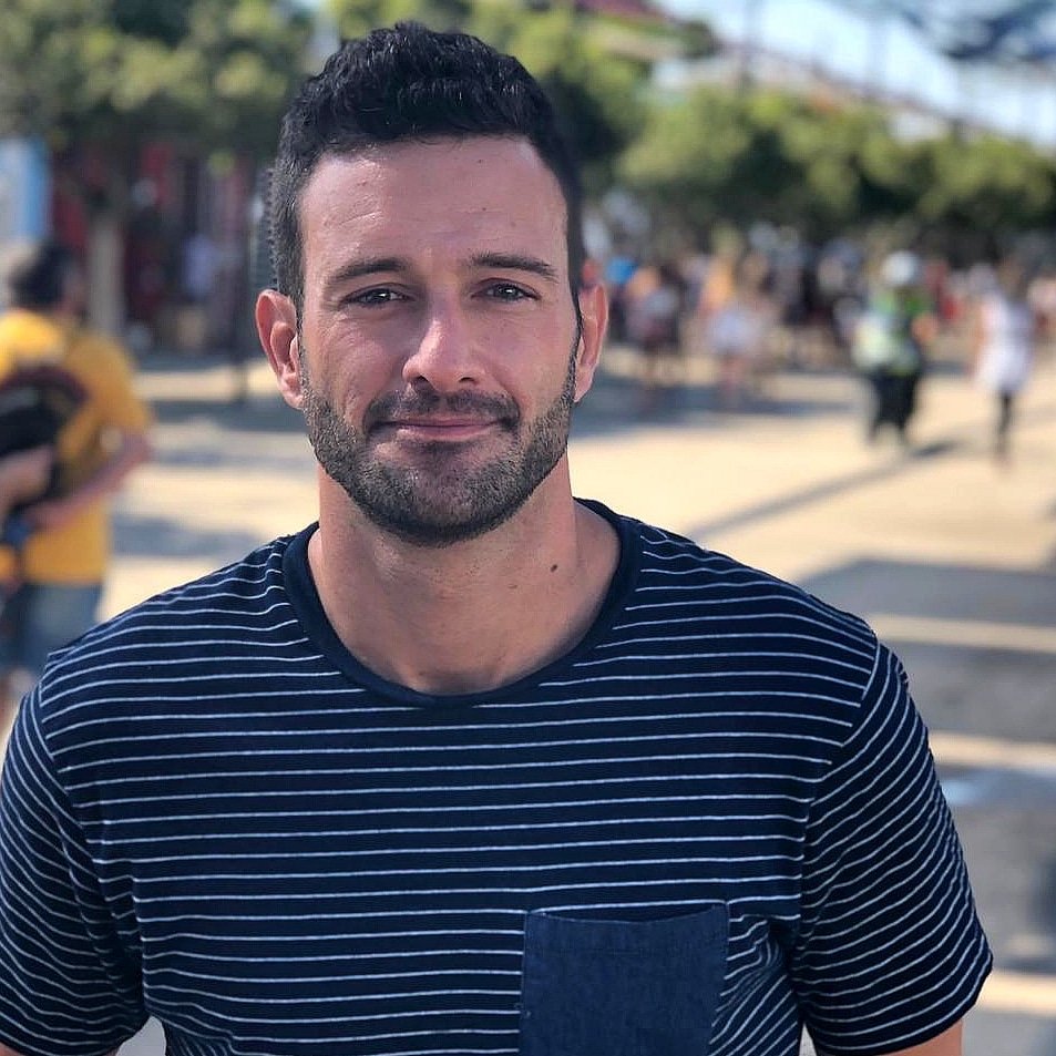 JZAraque's tweet photo. 📸 Ésta es la cara que se te queda después de venir a la feria de @malaga 💃🎡 el año que viene más 🥨 #FeriaMLG2019 https://t.co/EGuHPUUZZa