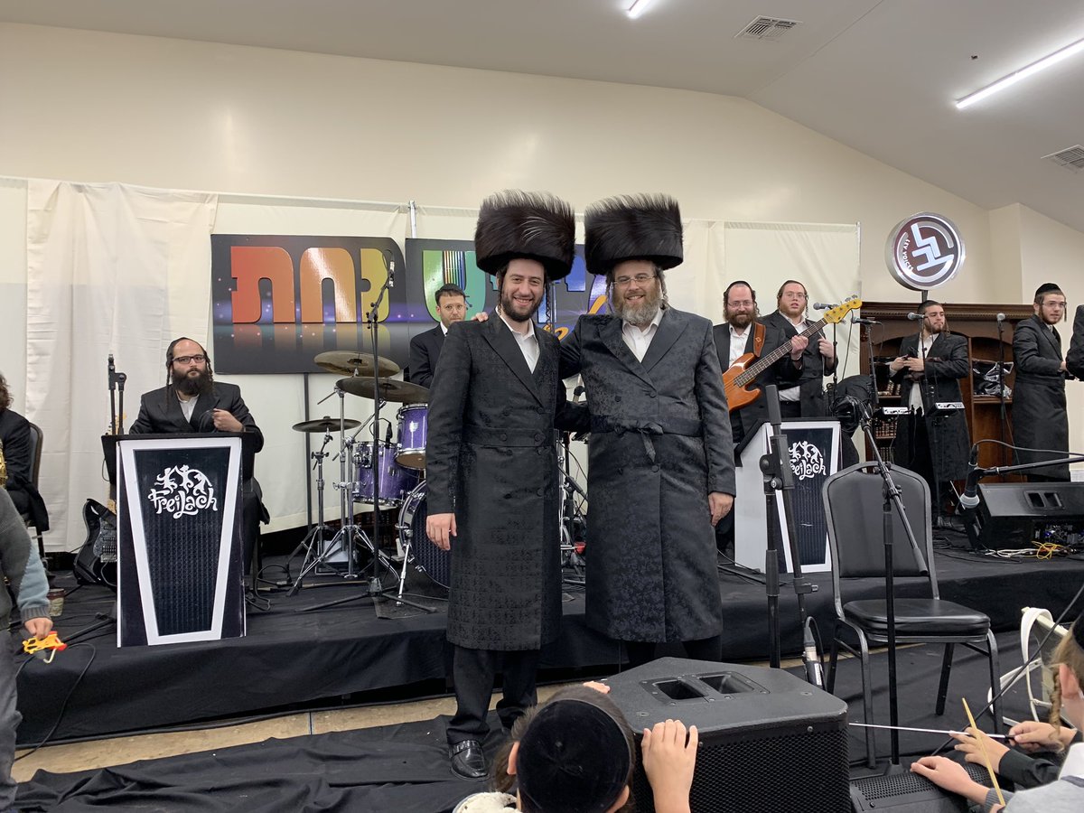 MKStudios's tweet photo. Entertaining the crowds with electrifying performances at last night’s concert in Waverly Gardens in the Catskills! An #MKproduction with a mega lineup of: Dudi Kalish, @YiddishNachas, @LevVoices , @TheFreilachBand and a high-spirited oilem! https://t.co/kShKHguoiV
