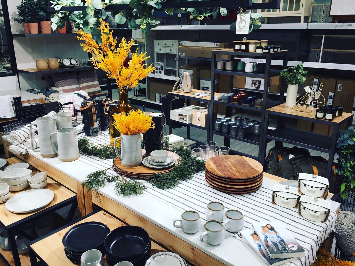 TargetVM_Philly's tweet image. Fall has arrived @target ! Hearth &amp;amp; Hand has always had a huge part of my heart-it was the first brand launch I experienced here in south philly.Thanks @magnolia &amp;amp; @joannagaines for bringing so much life to our home department and for making my job even more enjoyable😘#g493