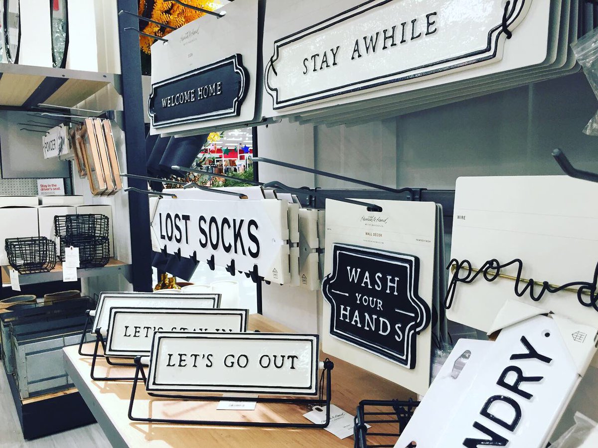 TargetVM_Philly's tweet image. Fall has arrived @target ! Hearth &amp;amp; Hand has always had a huge part of my heart-it was the first brand launch I experienced here in south philly.Thanks @magnolia &amp;amp; @joannagaines for bringing so much life to our home department and for making my job even more enjoyable😘#g493