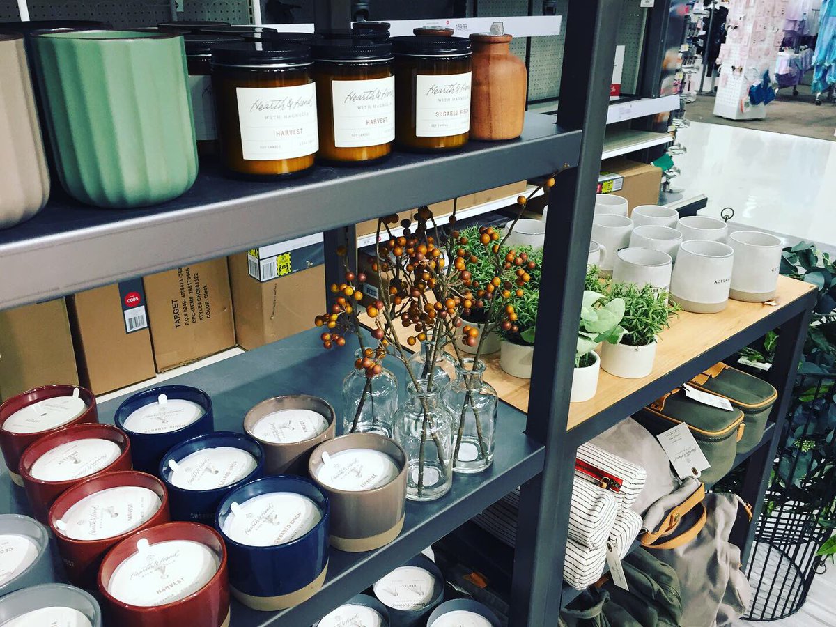 TargetVM_Philly's tweet image. Fall has arrived @target ! Hearth &amp;amp; Hand has always had a huge part of my heart-it was the first brand launch I experienced here in south philly.Thanks @magnolia &amp;amp; @joannagaines for bringing so much life to our home department and for making my job even more enjoyable😘#g493