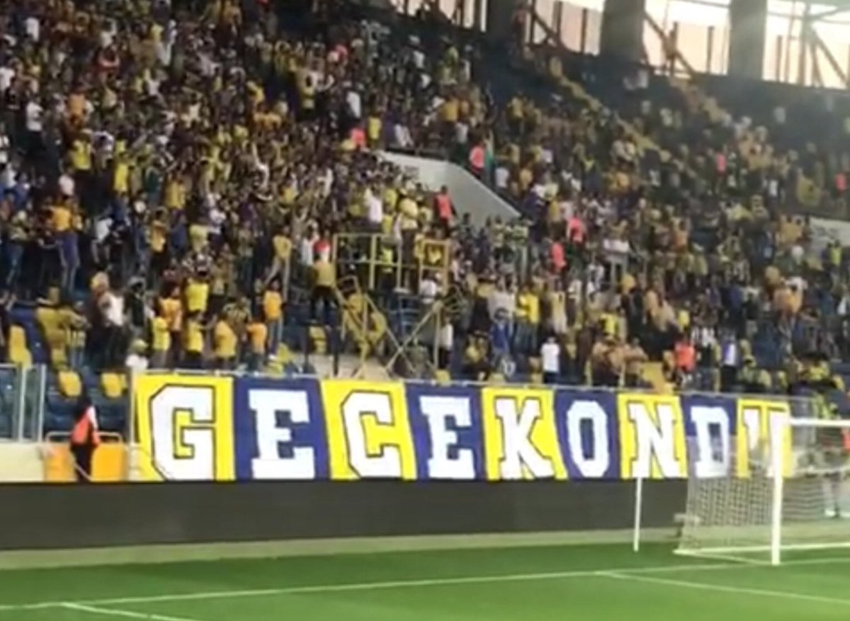 Trübün gruplarımızdan Gecekondu’nun kuruluşunun 47. yılını kutlarız.
.
.
#Ankaragücü #Maraton #Gecekondu #aliimdat