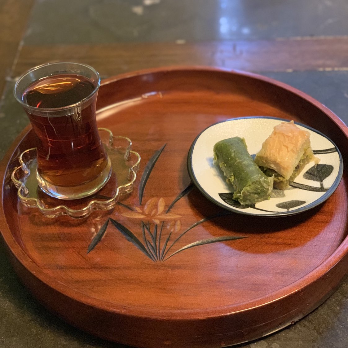 yaseminyusufoff's tweet photo. Easing the Istanbul to Philly transition. #hellophilly #baklava #çay https://t.co/eJOg0X7VEN