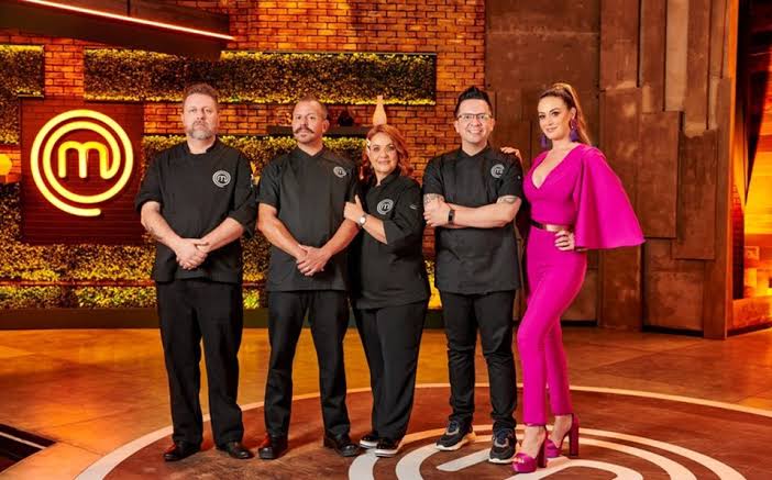 MasTelevisionMx's tweet photo. ¡PRIMER ROUND!
¿Qué estas viendo?
❤ #MasterChefLaRevancha #SaborAMasterChef (@AztecaUno)
🔃 #QuiénEsLaMascara (@Canal_Estrellas) https://t.co/91FQcgsifu