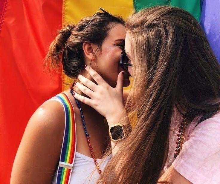 Sapatoou's tweet photo. O dengo, me fala tudo sobre o mundo que eu não consigo debater me apresenta suas opiniões, deixa eu lhe convencer que tu é o ser mais bonito que eu tive a sorte de conhecer. E agora que tá aqui cmg não vai mais não ✨❤️ https://t.co/PXiIXEv8lU