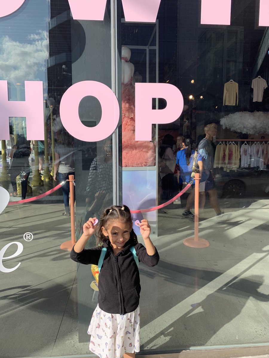 oliversshaw's tweet photo. They gave us picks as we were leaving but Mia didn’t get one. she started sobbing. We told her ask the person nicely if she could have one too &amp; oh my gosh!!! That person was soooo nice to her!! They gave her THREE so she could “give to her friends” brb CRYIN #TheLoverExperience https://t.co/KLzhzNW6xG