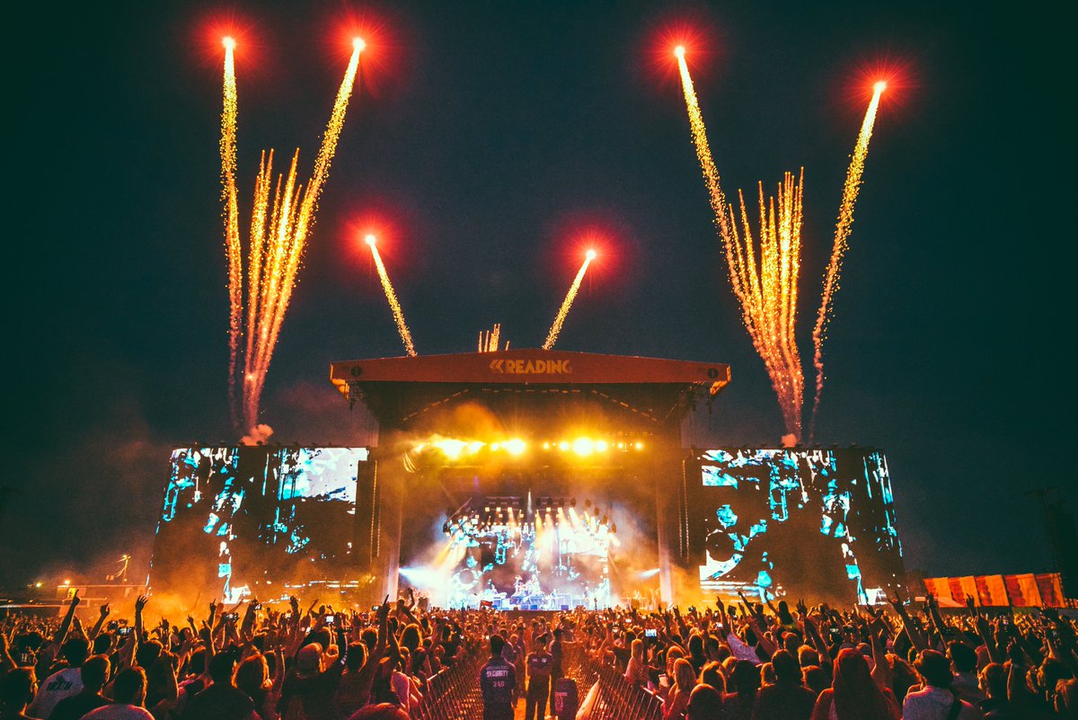 BBCR1's tweet photo. What a way to end @OfficialRandL 🎇🎆

@foofighters - that was EPIC. https://t.co/LXqbicikKi