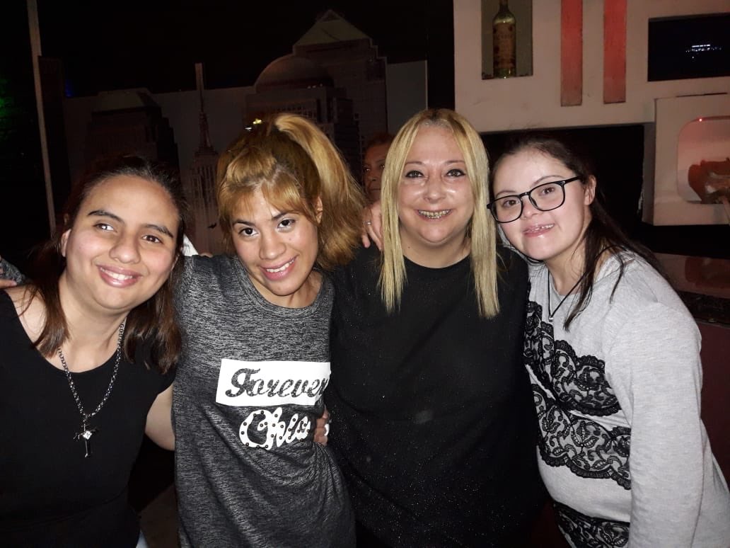 NaYalovetzky's tweet photo. Hermosa tarde de #Matiné, felices de compartir un domingo a pura concientización y amor 💕 #YoQuieroYPuedo #LaMumi https://t.co/jrF4Fv7fXX