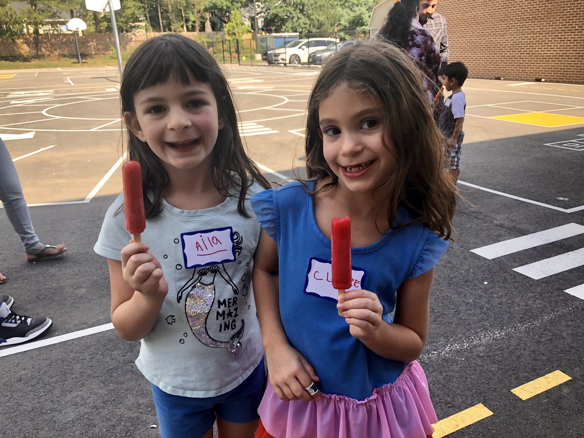andrea_dunham's tweet photo. Claire is so excited for school tomorrow! She enjoyed popsicles on the playground @HollinMeadowsES - thanks @PTAHMES! #FirstDayHMES #FirstDayFairfax #ourHMES https://t.co/vdt5o6md6y