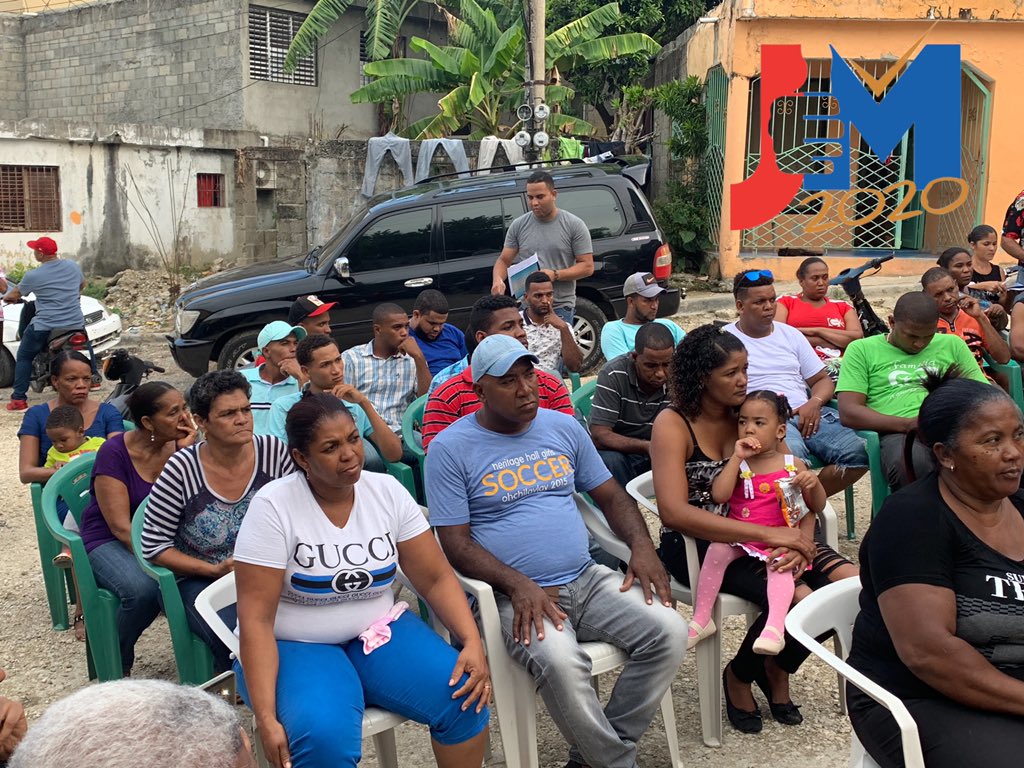 JoseMontasD's tweet photo. En esta tarde de domingo, escuchando a la gente del sector San Rafael, en el kilómetro 2 de la carretera Sánchez, ellos también están ansiosos de, porque quieren y merecen tener mejor calidad de vida con ellos y el pueblo en el 2020 cambiaremos la cara de ese sector. #jmalcalde https://t.co/IbBirEkksU