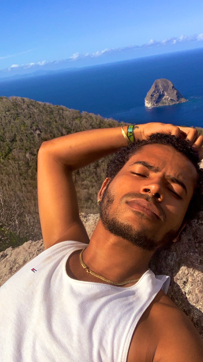 VymericV's tweet photo. #BlackLGBTQ 🤷🏽‍♂️ https://t.co/9bzzS4iDSm