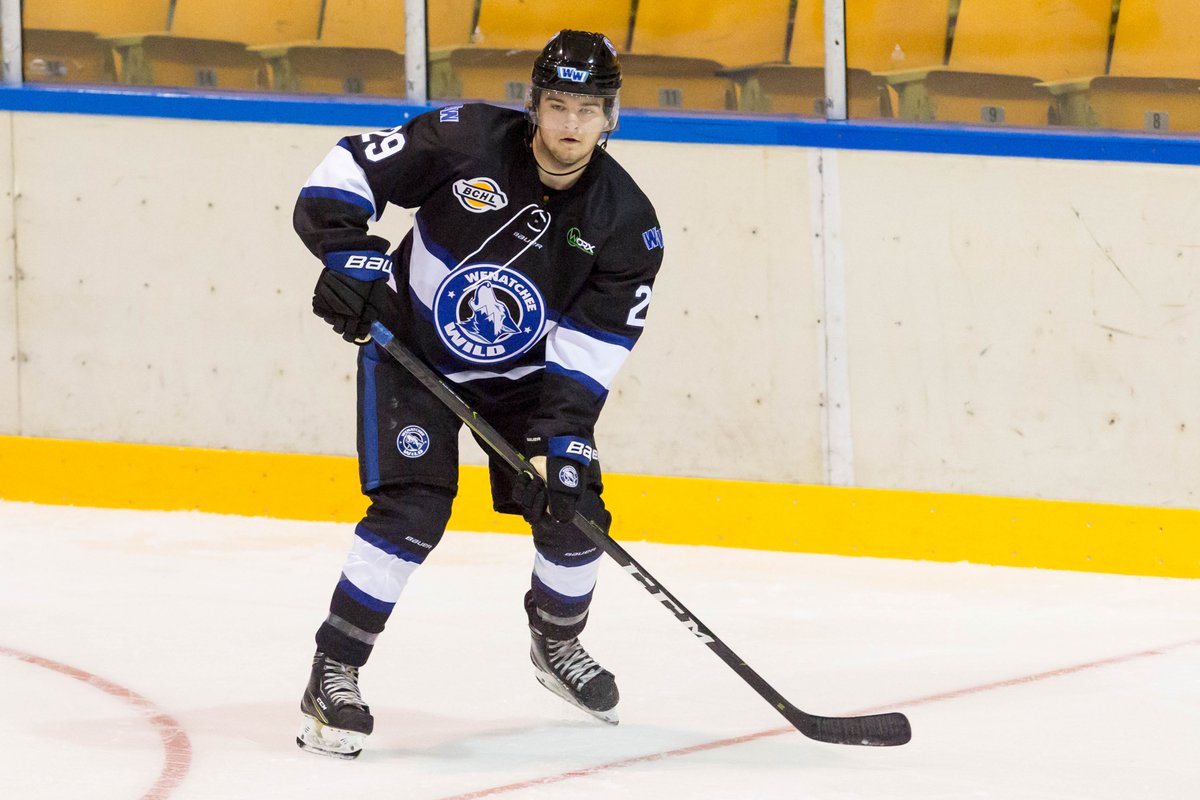 Jack Bayless goes top shelf, game tied 4-4 early second period. 

PHOTO: Damon James Photography