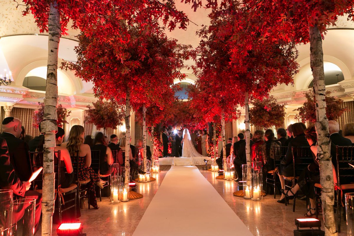 You need to see these celebration designs if you're planning a fall wedding: partyslate.link/fallwed
.
.
<a href="/SarahMerians/">SarahMerians</a> <a href="/ThePleasantdale/">Pleasantdale Chateau</a> #FalWedding #AutumnWedding #FallDesign #FallWeddingVenue #WeddingCeremony #WeddingAisle #FallInspiration