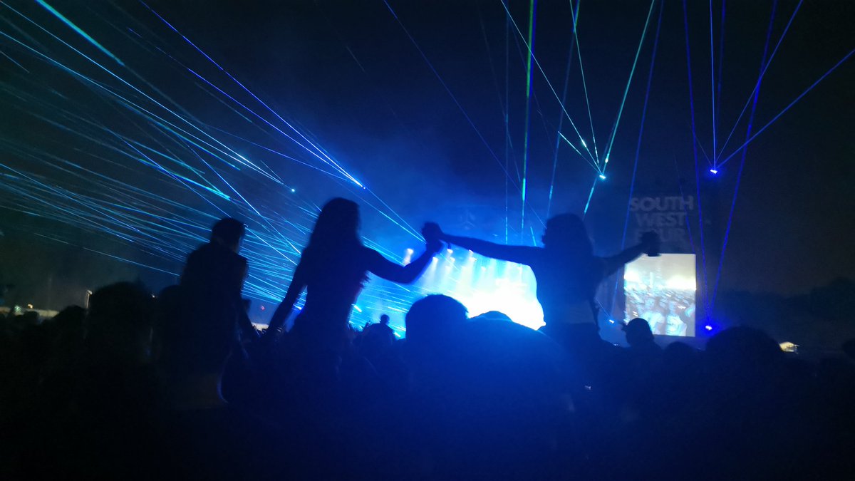 jv_chloe's tweet photo. South west four. You were amazing. Best set to finish by far @Pendulum 2019 complete! #southwestfour #pedulum https://t.co/OHvU5CJMTd