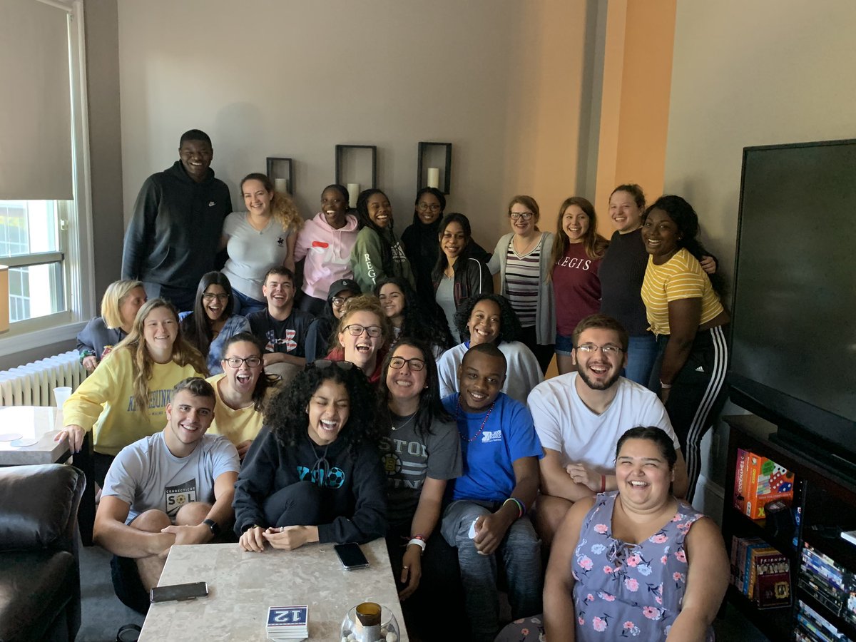bbuoniconti's tweet photo. August isn’t August without our annual @RegisMA_ResLife family dinner. There are so many @RegisCollege_MA traditions I love, but hosting this crew may just be my favorite! #RegisRATraining19 #RegisRAsRock #NoOneisHavingAnyFun https://t.co/tMSX8Ylf28
