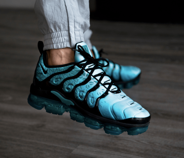 nike vapormax plus teal