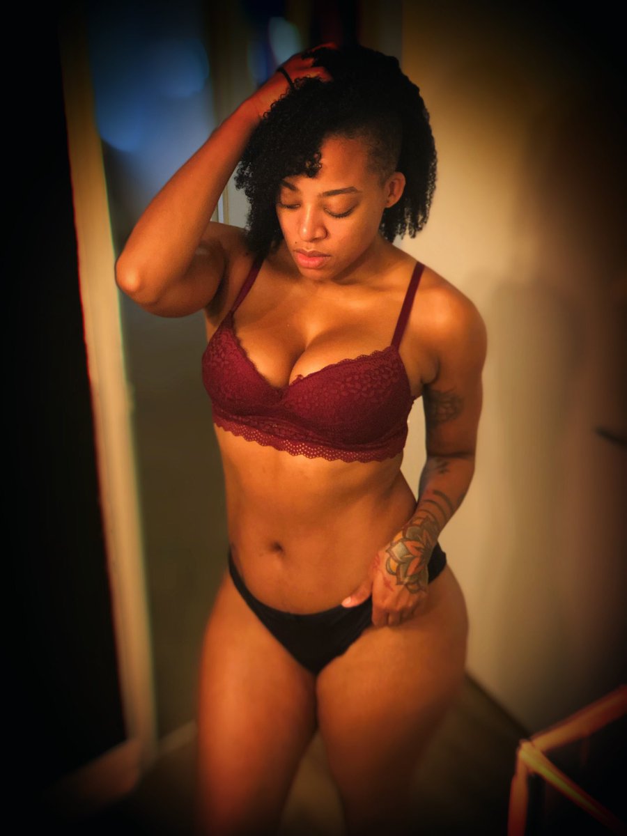 Leairis3's tweet photo. Feelin myself today :)
#blackgirls #melaninpoppin #sexyblackwomen #blackpanties #shavedside https://t.co/QcjZsmlOvx