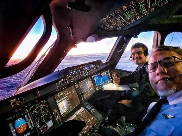 yoskadejong's tweet photo. Descent into the Land of the Rising Sun 🇯🇵 .
.
#malaysiaairlines #mhcrew #crewfie #airbus #a350 #japan #osaka #instacrew #instaaviation #instaaviationphotography #flightdeck #cockpit #avgeek #aviation #flight #fly https://t.co/xeMcD1uYL9 https://t.co/qRKEt1lOUL