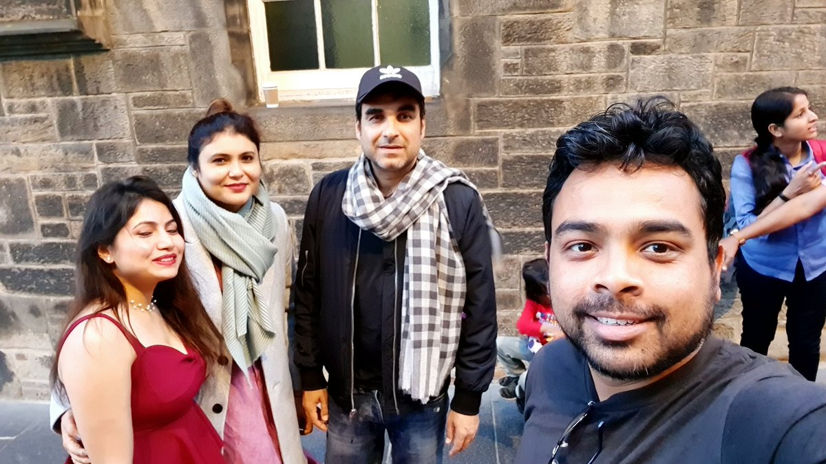 uprasenjit's tweet photo. @TripathiiPankaj It was nice meeting you today, sorry couldnt tell how much we love your acting, didnt want to bother you any further...Guruji you rock 🧘‍♂️ Aham Bhramasmi
#pankajtripathi #SacredGamesS2 https://t.co/YEggukBp1s
