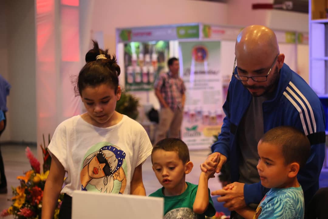 ParquedeFeria's tweet photo. Solo nos falta vos!
Acompáñanos en este último día de #EXPOPYME2019
#MEFCCA #EconomiaCreativaNica https://t.co/HkUSvxWkbb
