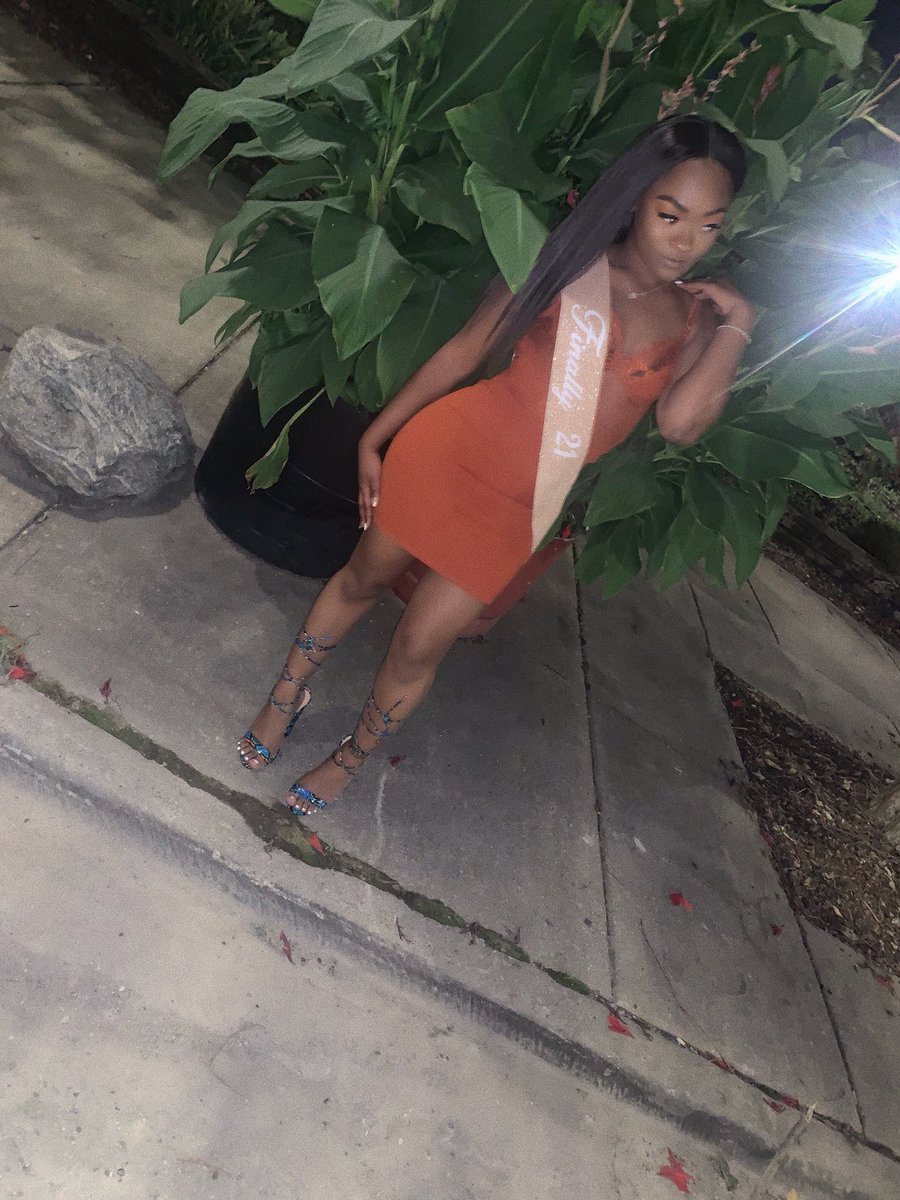 alexiskarlae_'s tweet photo. You bitches could NEVA😏✨🎉 
#HOWSHEONLY21 https://t.co/03AxNYYnqz