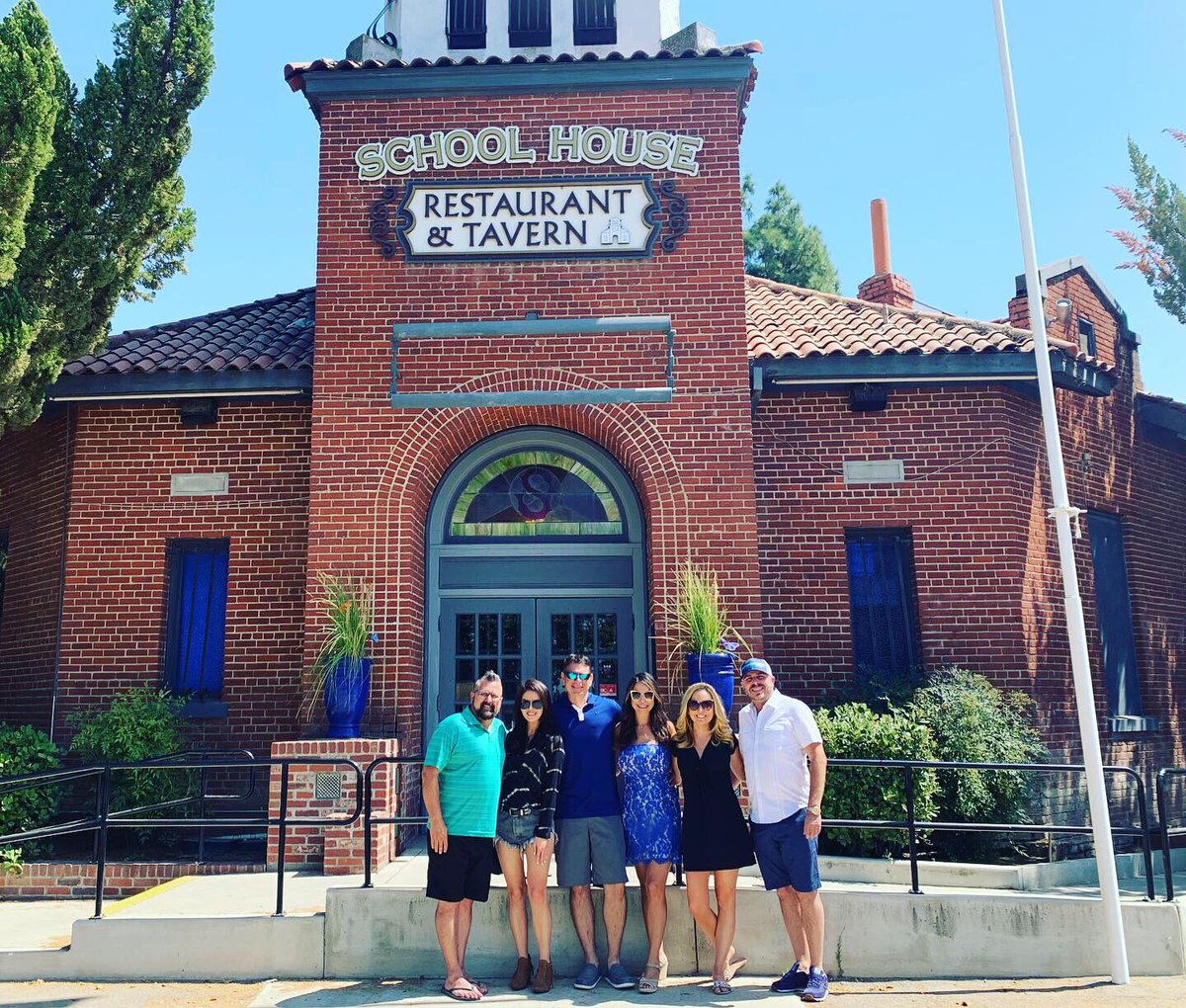 SontayaRose's tweet photo. Brunch with friends! ๐ซโค๏ธSchool is back in sesh and we ALL have questions!! #toughclass #recesstime https://t.co/fU5lB9FVKy
