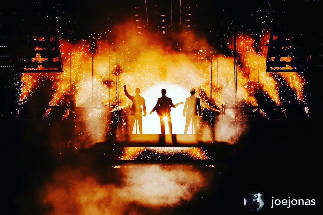 pyrotekfx's tweet photo. Instant Classics. 🔥 @jonasbrothers 
.
.
.
.
#happinessbeginstour #pyrotechnics #liveevents #toronto #pyrotekfx https://t.co/G7HjyUiKSb
