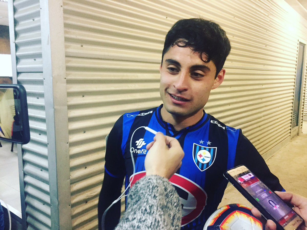 Huachipato's tweet photo. Javier Altamirano: “Estoy feliz por los tres goles, es la primera vez que lo logró, pero más contento me deja la entrega del equipo para lograr el triunfo”.
#VamosHuachipato https://t.co/mW6rig5qWR