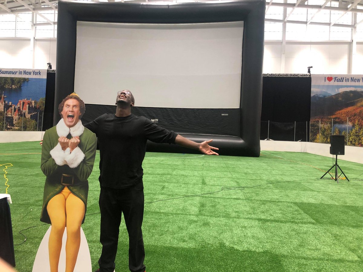 CNY_FunFlicks's tweet photo. "I just like to smile.. Smiling's my favorite.... "😁

Come watch Elf tonight at the @NYSFair in the Expo Center. We're starting soon!! 🍿🥤 https://t.co/wLLfecDaLt