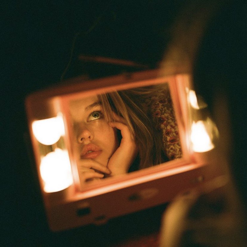 Freyxt's tweet image. ㅤㅤ              . ˚   ✦  .  *
                           .　. .　
                    ✧ ┊ страсти.

“«¡Creador insensible y despiadado...! Me otorgasteis sensaciones y pasiones, y luego me arrojasteis al mundo para desprecio y horror de la humanidad.»”