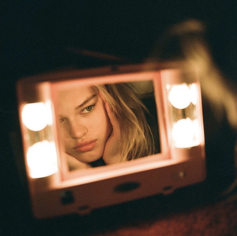 Freyxt's tweet image. ㅤㅤ              . ˚   ✦  .  *
                           .　. .　
                    ✧ ┊ страсти.

“«¡Creador insensible y despiadado...! Me otorgasteis sensaciones y pasiones, y luego me arrojasteis al mundo para desprecio y horror de la humanidad.»”