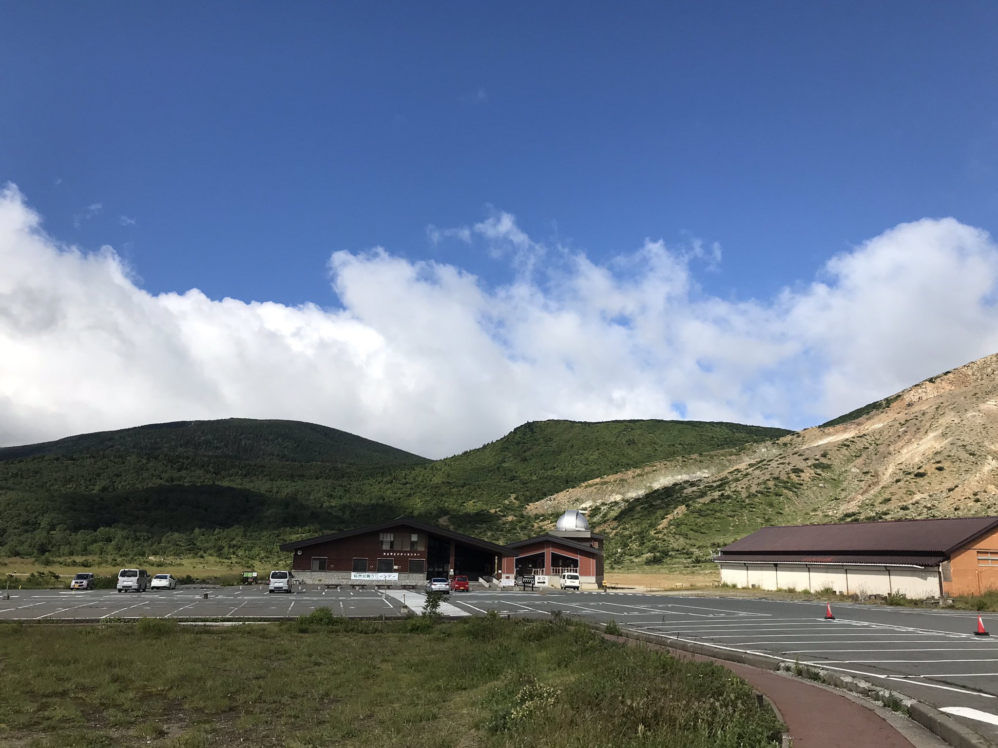 浄土平 吾妻山 磐梯吾妻スカイライン 19 8 26 9 00現在の浄土平 は晴れ時々くもり 気温は13 5度 弱い風です 本日 28日は磐梯吾妻スカイラインは工事の為 不動沢 浄土平の間が終日通行止です また レストハウスの売店 食堂は休止中です ご利用