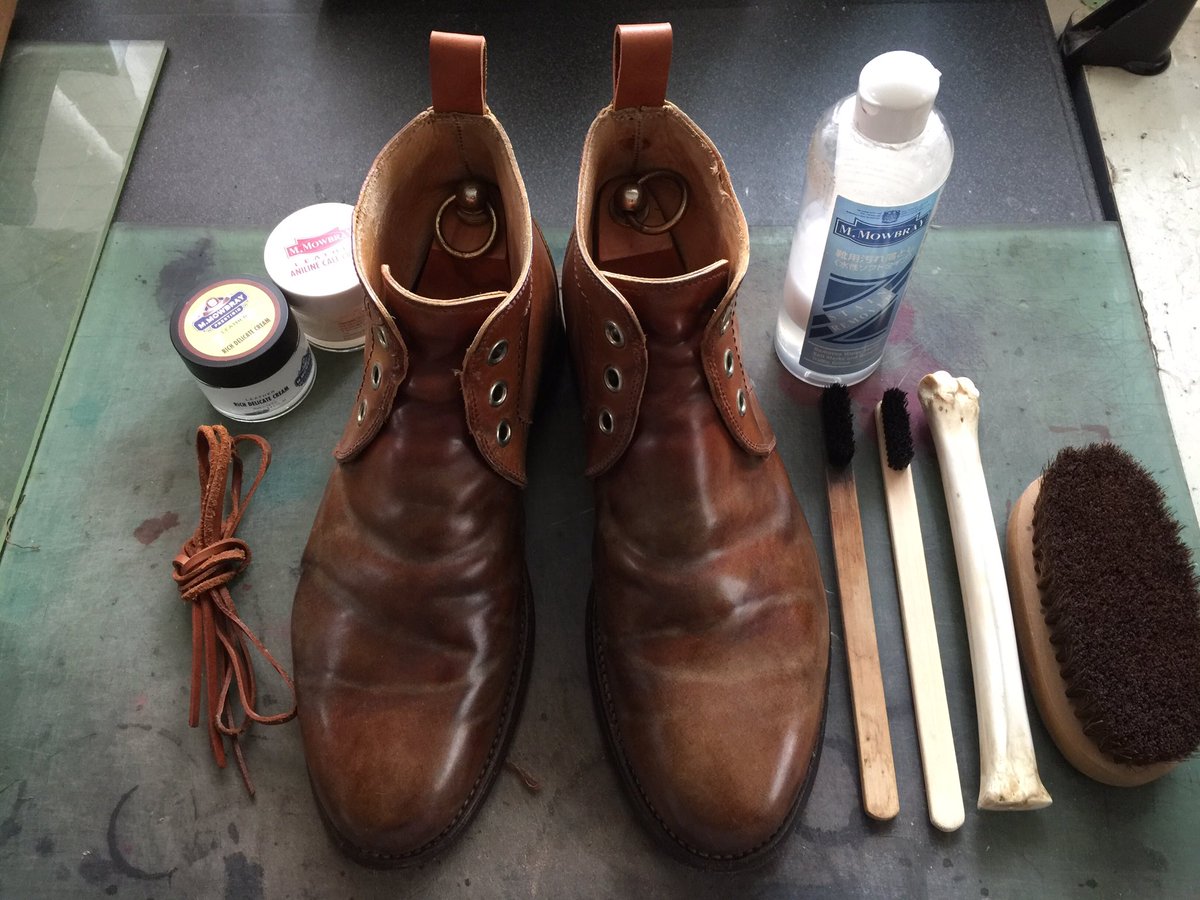 HISAGOTEI_SHOES's tweet photo. ショセのコードバンの靴。
プルストラップが切れてしまったので、ミネルバリスシオで交換。
甲部の毛羽立ちは骨で磨き艶を戻します。
#shoes #repair #shoerepair #shoecare #chausser #minervaliscio #bonetool #mowbray #mmowbray
#靴修理 #靴磨き #ショセ #コードバン https://t.co/f4uAvl1OVt