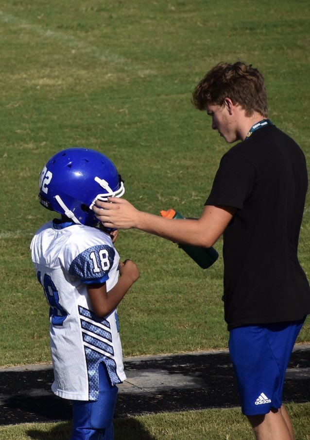 VandiverTitus's tweet photo. Had a great time Saturday, finally got to see the u6 team I have been helping Coach for the last 3 weeks play and win!! @ApopkaFootball @AveMariaFBTL @JAX_FB @CoverApk https://t.co/rxfL9gESEU