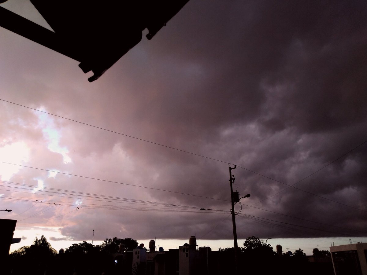 Raul_A_Photo's tweet photo. @ClimaYucatan empieza a llover en #CdCaucel https://t.co/LLZCjtgXQB