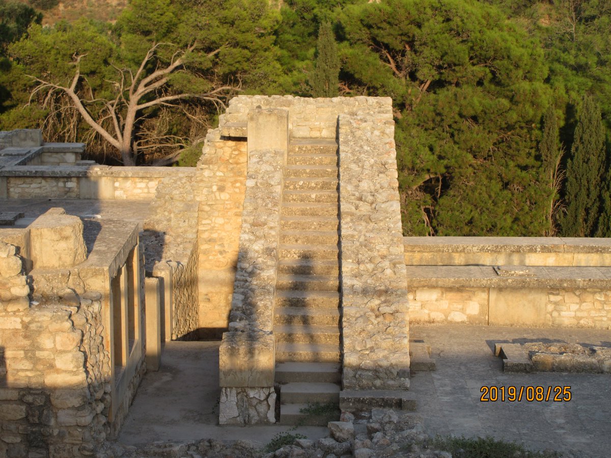 禮 クレタ島イラクリオン南にあるクノッソス宮殿跡