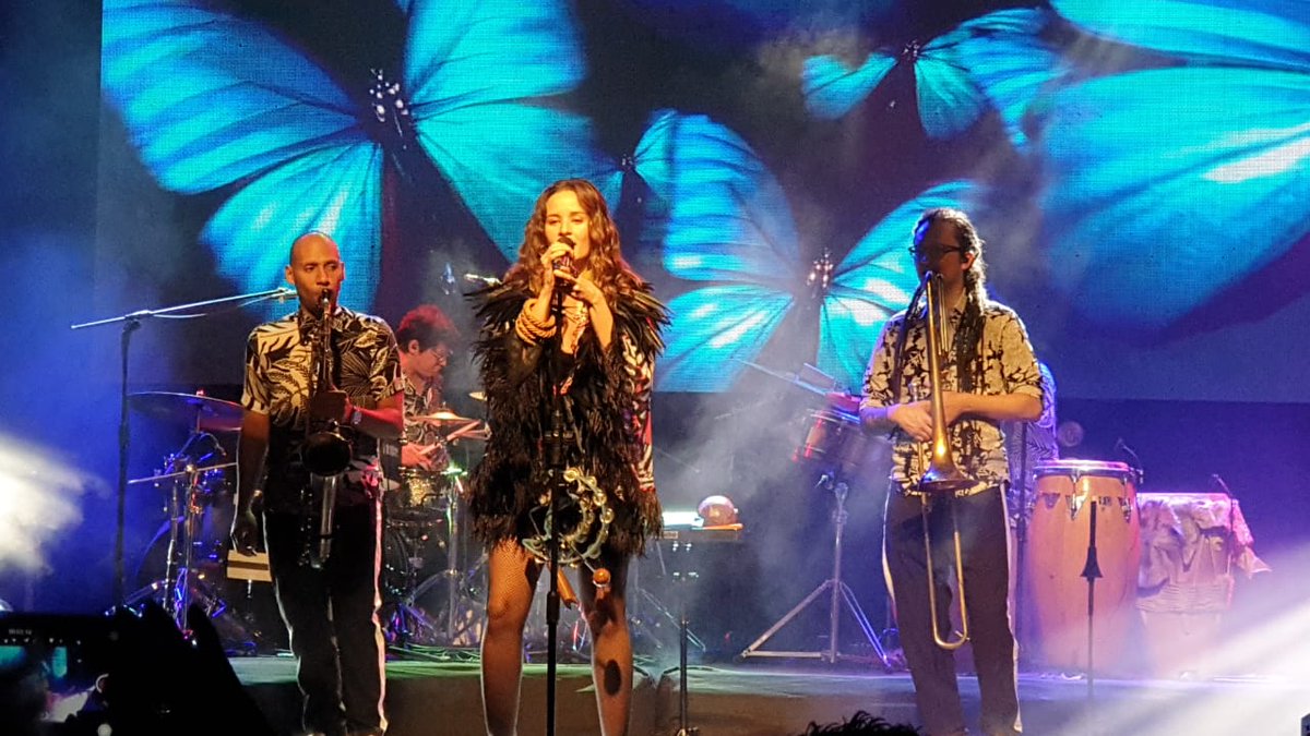 MathiuNatalia's tweet photo. Imagínense que no ibamos a ir al concierto de @monsieurperine, pero de un momento  a otro decidimos ir,  fue la mejor decisión de la vida, que espectáculo! Cada integrante de la banda es un show completo, y para completar  nos dan la sorpresa de @FedericoGalvis 😍 
@madameperine https://t.co/fpMv1G58Or