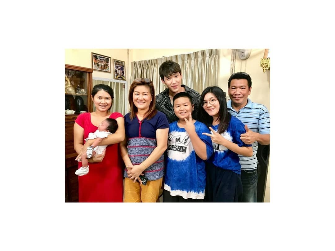 kangsom_pantip's tweet photo. 🔥วู้ววว เขียนยาวหน่อยนะคะ
.
ไม่เสียใจเลยจริงๆดีใจด้วยซ้ำ555รู้สึกว่าตัวเองโชคดีมากที่ได้เข้าไปเห็นศิลปินมืออาชีพเค้าทำงานกัน ทั้งพี่ #kangsomks
พี่ #aofpongsak พี่ #brandnew_nj https://t.co/GQvCMmGRkw IG:yayekcim #แกงส้ม #Theduetร้องล่าคู่ #TEAMSINGERKANGSOM https://t.co/x4GB5Jiqx5