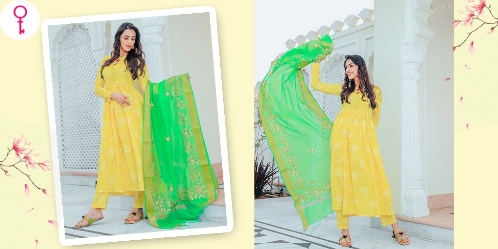 OnceUponATrunk's tweet photo. This chic #outfit adds instant glam to your #outings and lives up to the picturesque views.
Pair the look with a set of ethnic #earrings and muted @flats.
Click here:- https://t.co/ow8nYimWrw
#OutfitOfTheDay #ouat #YOLO #onceuponatrunk https://t.co/bXCuaDyyKo