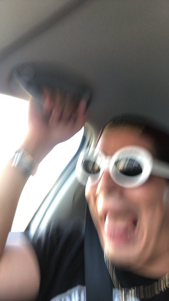 TSHoEHmemes's tweet photo. Celia, getting in the car: h-
Evelyn, knowing what’s coming: https://t.co/IZBGpc6s0A