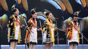 Tetseo sisters are making us proud world over with their energetic presentation of Li (folk song) accompanied by Libuh (one-stringed musical instrument), popular among natives in  #Nagaland. Sang at Hornbill festival In Chokri dialect of Chakesang tribe.