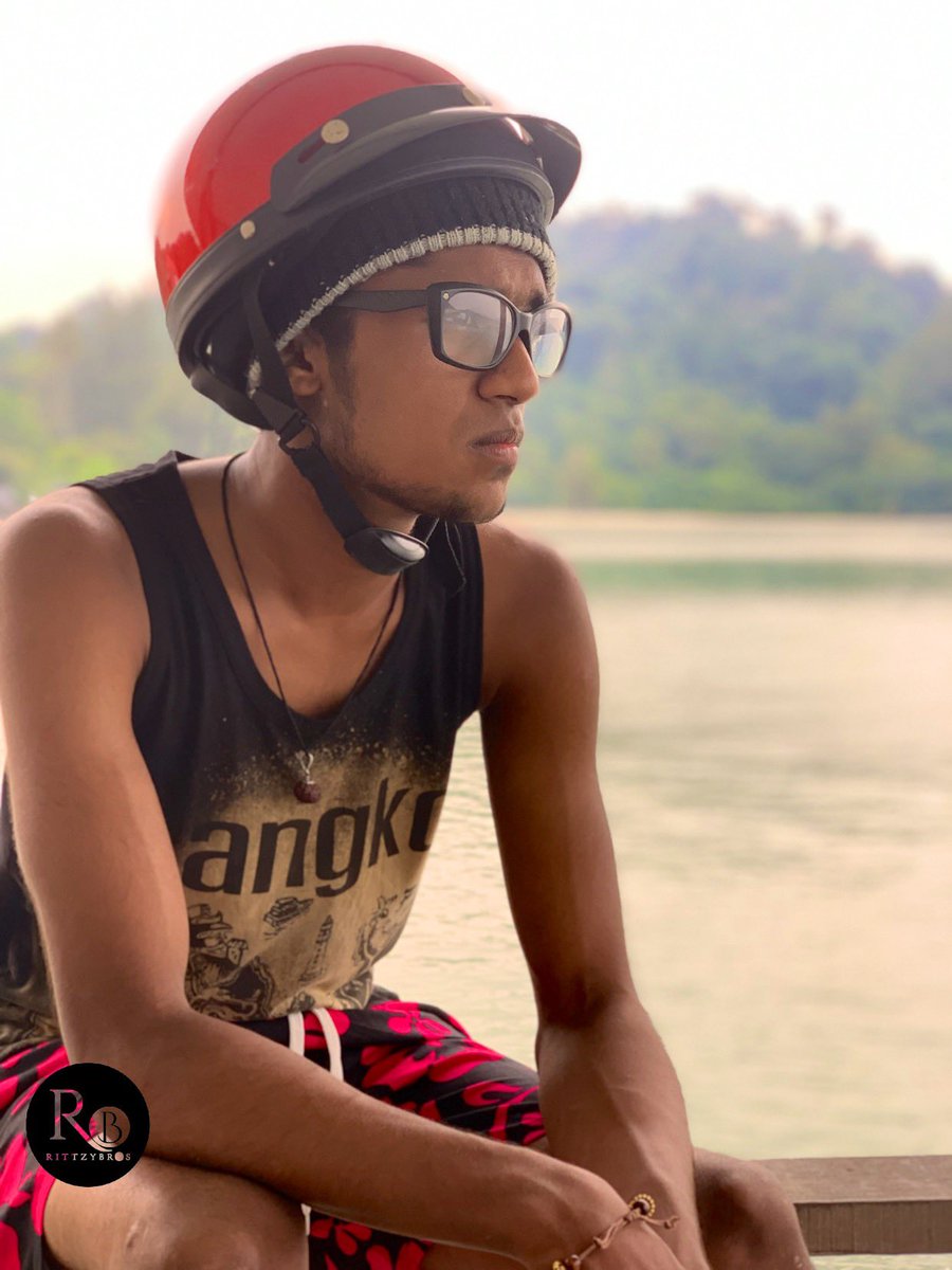 blablabla991's tweet photo. Enjoy the journey and try to get better every day. And don't lose the passion and the love for what you do. #lachman #ln #lifequotestagram #lifelessons #rittzybros #rb #ilovemusic #musicisuniversal  #smile #positivevibes #lifelessons https://t.co/2Q3gbm5WnT