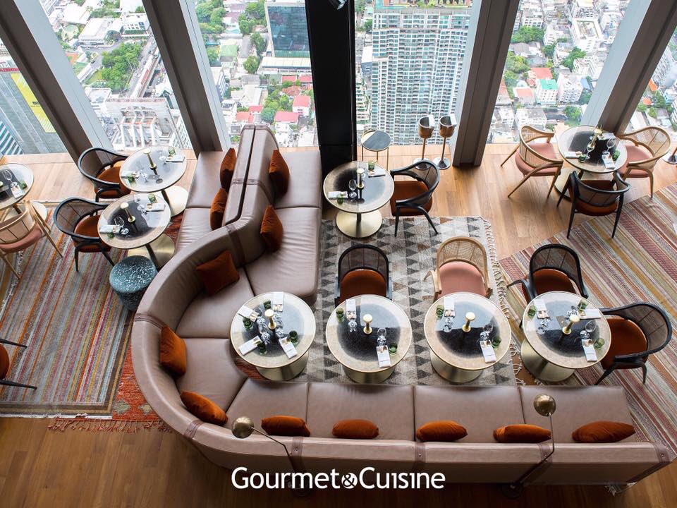 gourmetthai's tweet photo. เปิดตัวแล้ว “มหานคร แบงค็อก สกายบาร์” บนชั้น 76 และ 77 พร้อมวิวสวย 360 องศา เมนูผสมผสานตะวันตกและเอเชียโดยเชฟระดับมิชลินสตาร์ อาทิ Uni Panna Cotta จานซิกเนเจอร์ Larb Ped – Spicy Grilled Duck Salad รสลาบสไตล์ไทย #GCReviews
📍 คิงพาวเวอร์ มหานคร
@aroii @tamagofreemag #อร่อยบอกต่อ https://t.co/qpMZMIzJMb