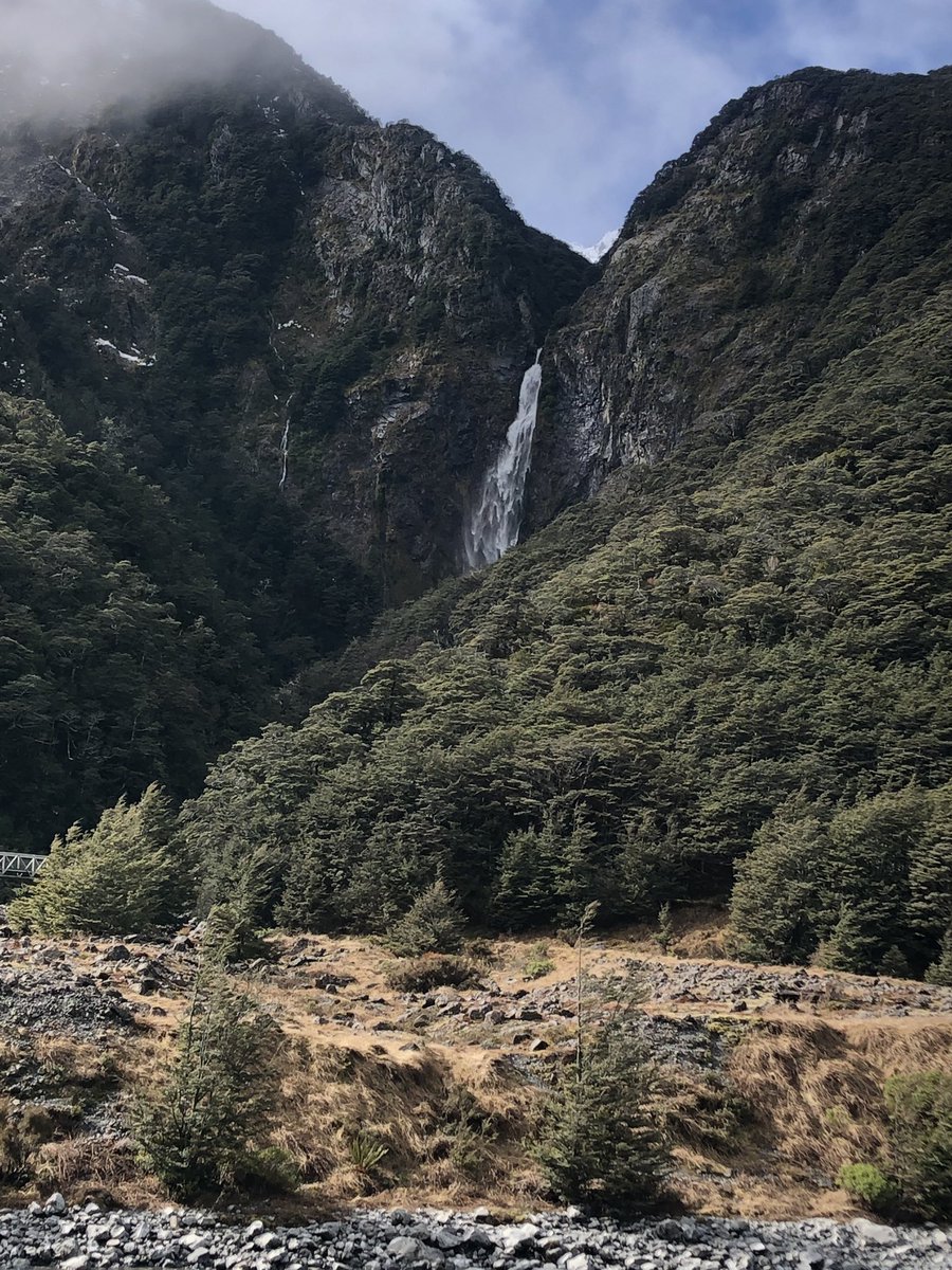 Stefania_druga's tweet photo. Aoteaora in all it's beauty #tranzalpine #epictrainride #arthurpass https://t.co/zi8pJDmBUH