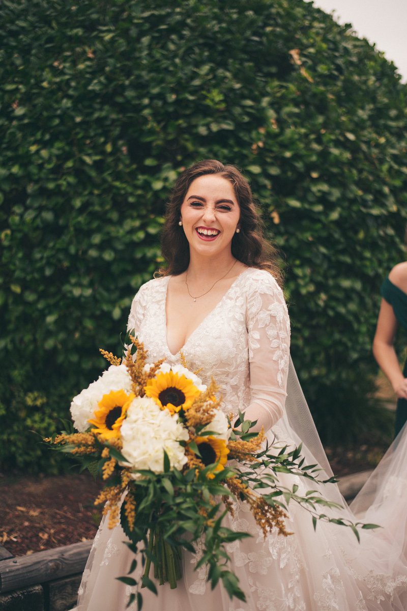 gubblebum01's tweet photo. Can I just be Sydney when I grow up?? Y’all. If someone would’ve told me a year ago that I would be the photographer for a wedding, I wouldn’t have believed you AT ALL. I am so thankful for this amazing opportunity. This will be the first post on here of many to come, I’m sure! https://t.co/ICSg7Ku969