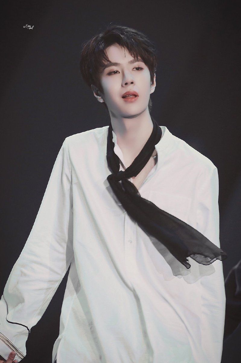 YiZhanK's tweet photo. นายใช้คำว่าหล่อได้เปลืองมากนะป๋อ #หวังอี้ป๋อ王一博WangYibo https://t.co/DnaeN4ZxrF