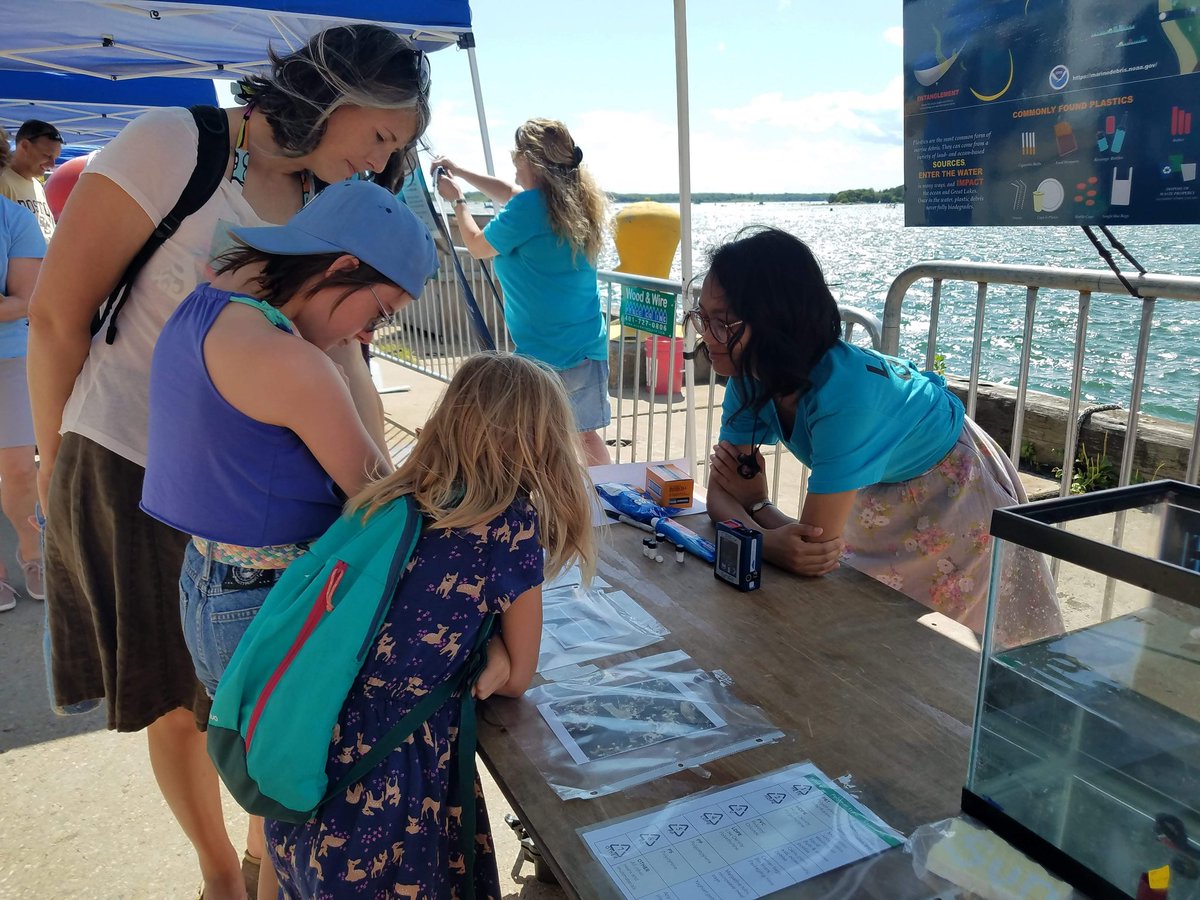 MIT_BIG's tweet photo. #MITWHOI Joint program students had a great showing at the #woodsholesciencestroll ๐๐ฌLoving all this #outreach and #CommunityEngagement https://t.co/hpTAjAWy5i