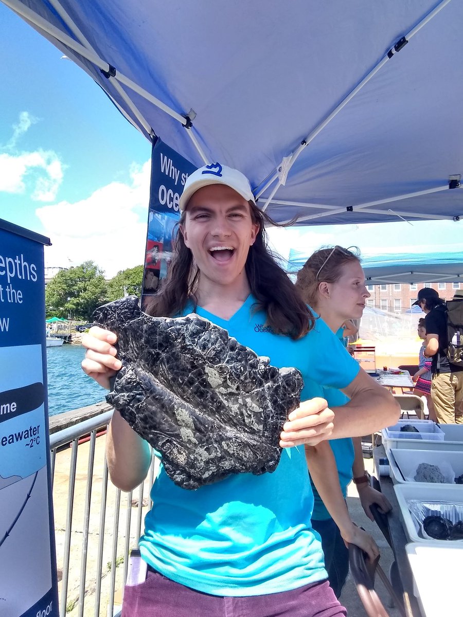 MIT_BIG's tweet photo. #MITWHOI Joint program students had a great showing at the #woodsholesciencestroll ๐๐ฌLoving all this #outreach and #CommunityEngagement https://t.co/hpTAjAWy5i