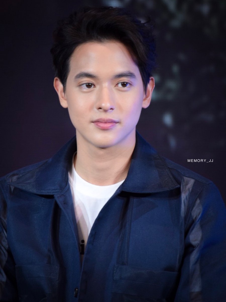 MemoryJJ3's tweet photo. เดินขึ้นเวทีประโยคแรกที่เอ่ย “หล่อมั๊ยฮะ หล่อมั๊ยฮะ” ยังดีที่เหลือพื้นที่ไว้ให้ติ่งอวย🤣😂
@Jirayu_jj
#jirayu_jj
#jamesjigallery
#เจมส์จิ
#memory_jj https://t.co/WizGBGGexO