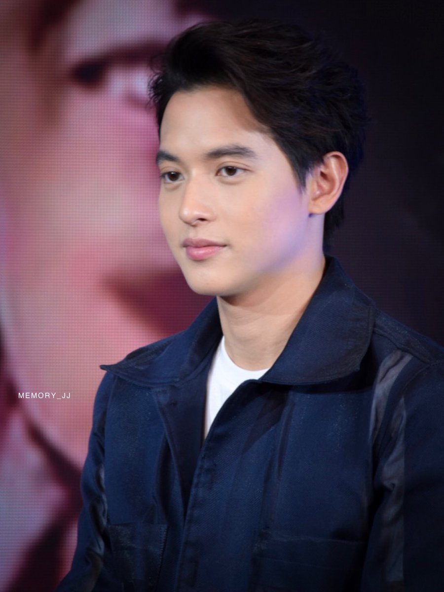 MemoryJJ3's tweet photo. เดินขึ้นเวทีประโยคแรกที่เอ่ย “หล่อมั๊ยฮะ หล่อมั๊ยฮะ” ยังดีที่เหลือพื้นที่ไว้ให้ติ่งอวย🤣😂
@Jirayu_jj
#jirayu_jj
#jamesjigallery
#เจมส์จิ
#memory_jj https://t.co/WizGBGGexO
